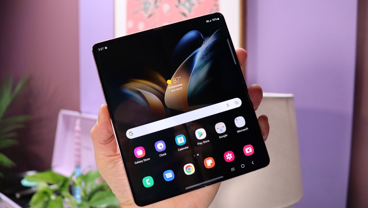 Samsung Galaxy Z Fold 4 main screen