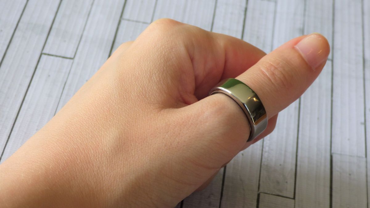 Oura smart ring on a person