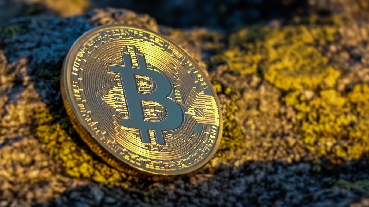 Crypto Market Watch: Bitcoin, Ether Prices Down Amid Rise in Value of Stablecoins