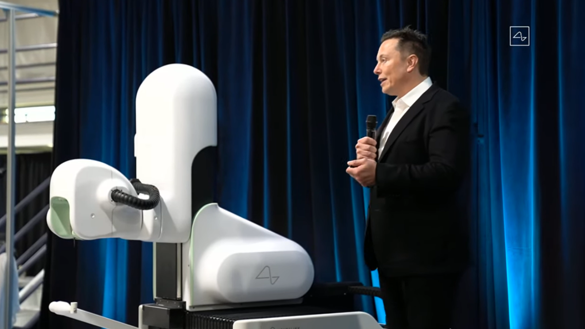 Elon Musk on stage talking about Neuralink