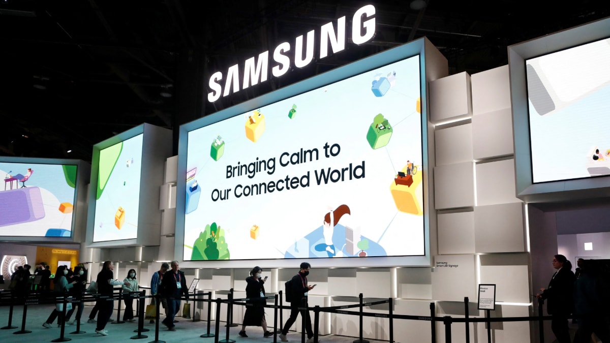 Samsung Sees Smartphone and Tech Devices Demand Recovering in 2024 After Record Chip Loss